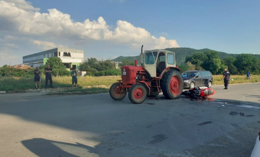 Мотористът, пострадал край Разград, остава в тежко състояние
