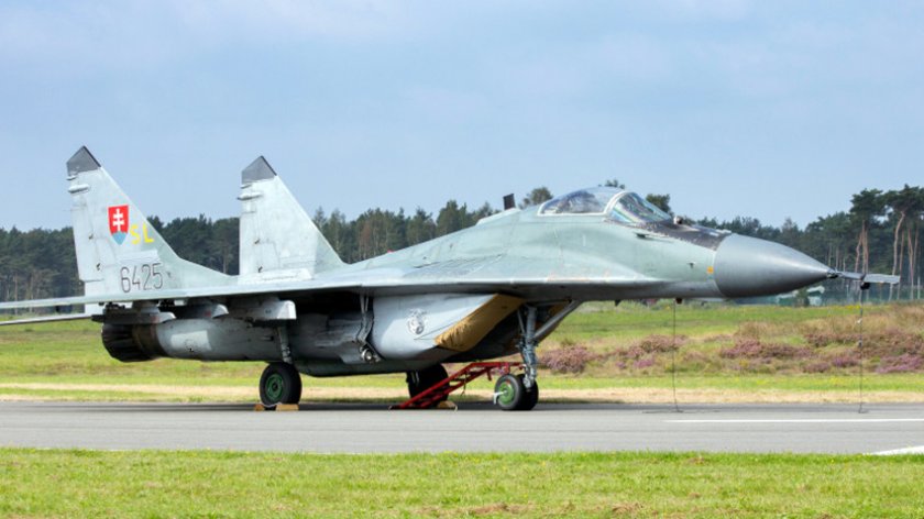Словакия предаде на Украйна първите четири от 13-те изтребителя МиГ-29,