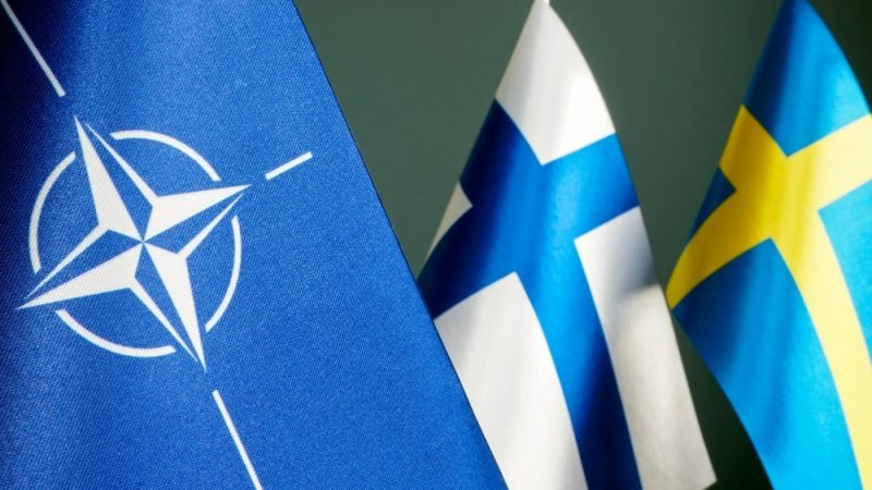 Шведският парламент ратифицира собственото си членство в НАТО 