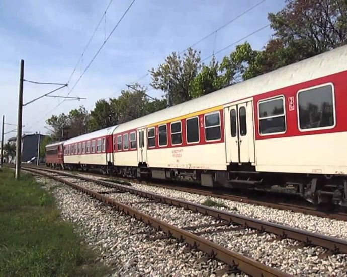 За месец: 10 пъти вандали трошиха влакове с камъни 