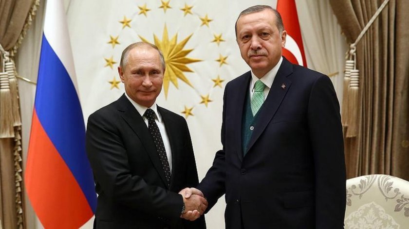 Ердоган е благодарил на Путин за удължаването на зърнената сделка