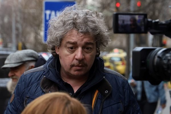 Актьорът Камен Донев покани директора на Народния театър Василев Василев