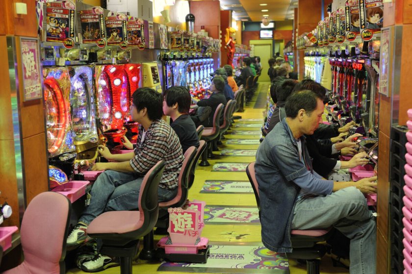 Като отвързани: Китайци напълниха казината в Макао след ковид забраните