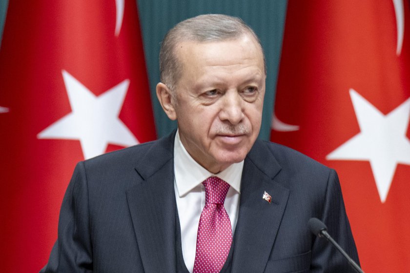 Три турски опозиционни партии поискаха действащият президент Реджеп Тайип Ердоган да бъде