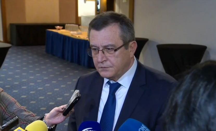 Министър Сашо Пенов за бомбените заплахи: Правото на преценка е на директорите