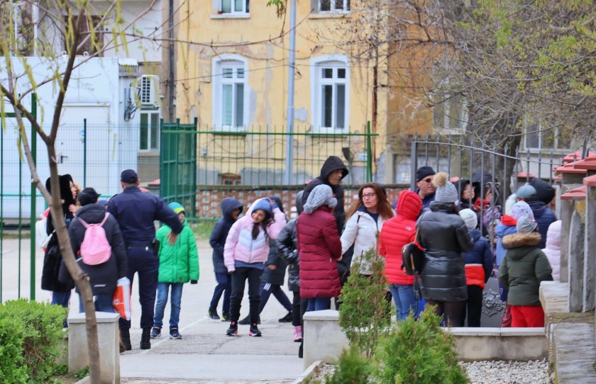 Македонски националисти заплашили и 15 старозагорски училища