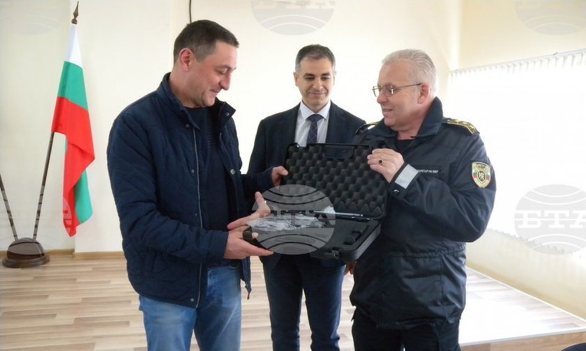Заместник главният секретар на МВР връчи нови пистолети и тейзери на служители в Разград