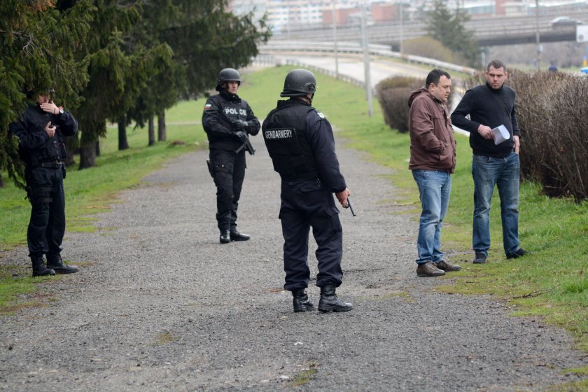 Полицията блокира село Буковлък, четирима са арестувани 