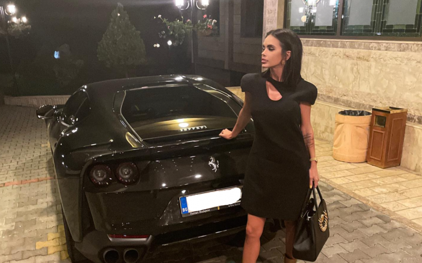 Чалгаджийката Мария се е разделила с лъскавите возила, които шофираше,