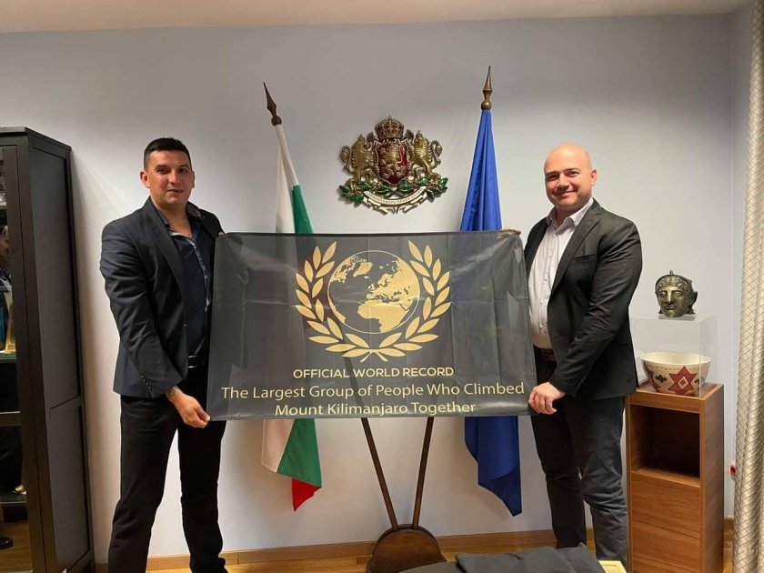 За "Гинес": Министър Димитров връчи приз за български световен рекорд (СНИМКИ)