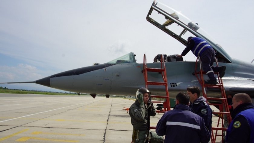 Президентът Румен Радев призова партиите да осигурят самолети, с които