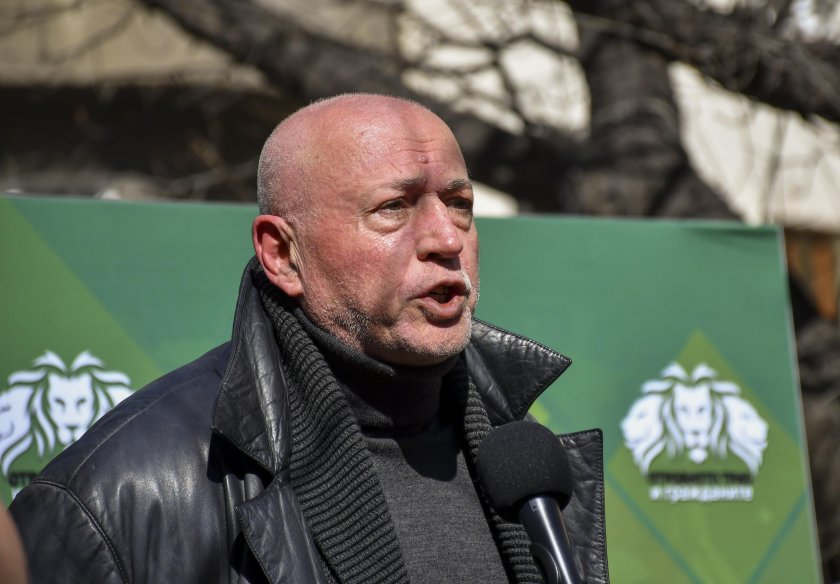 Скандално известният режисьор Максим Генчев покани актрисата Диана Димитрова за