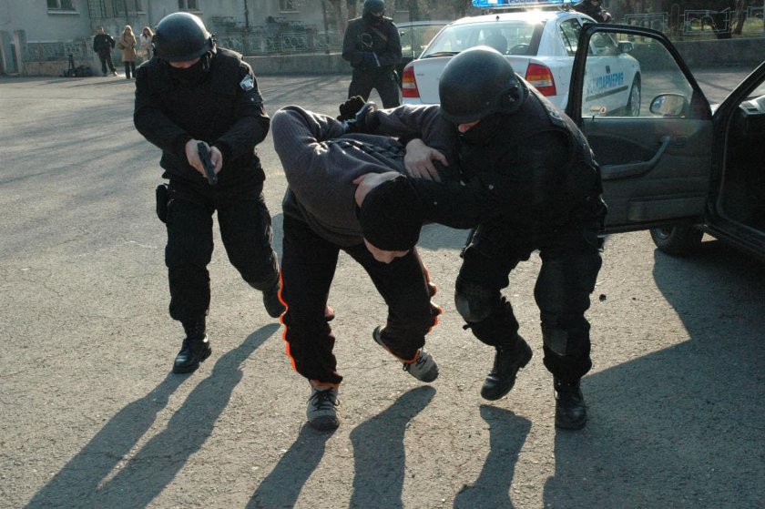 Шестима са задържани при спецакция в Плевенско