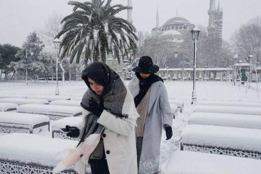 Сняг заваля рано тази сутрин на много места в Турция,