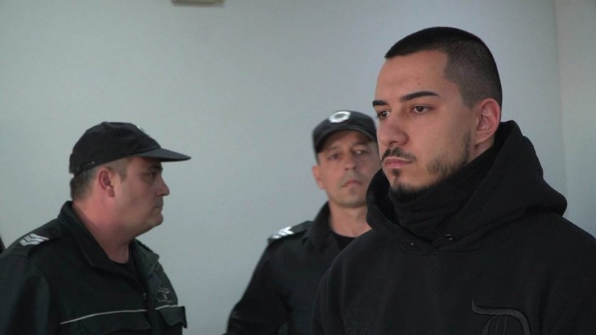 Условна присъда за полицая Денислав, превозвал бежанци 
