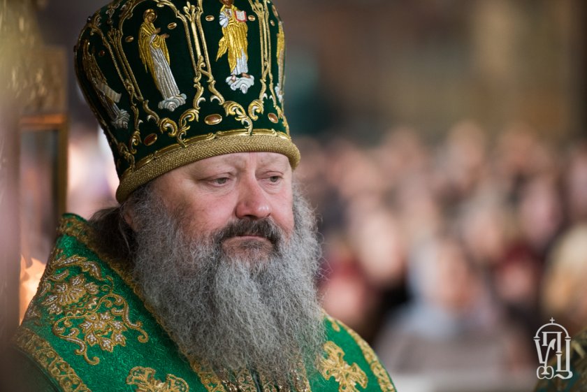 На фона на противопоставяне между украинското правителство и световноизвестния манастирски