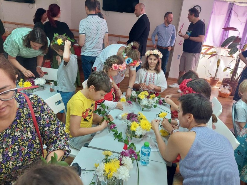 Българчета празнуват Лазаровден в Абу Даби