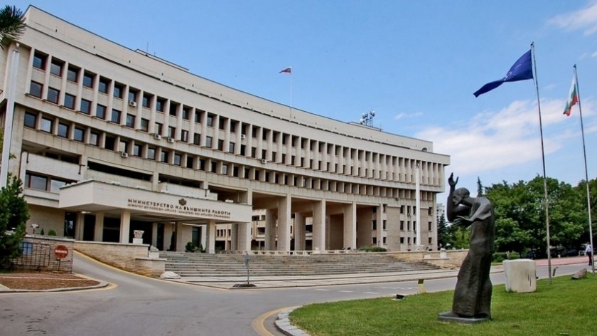 Външно: 185 000 гласуваха зад граница, в 6 секции - проблем с машините 