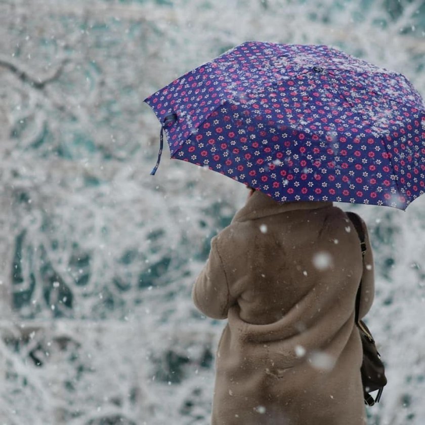 Днес времето ще се задържи облачно, на много места с валежи