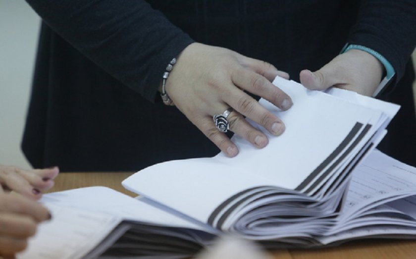 При обработени 71.64 % от протоколите в СИК в 49-то