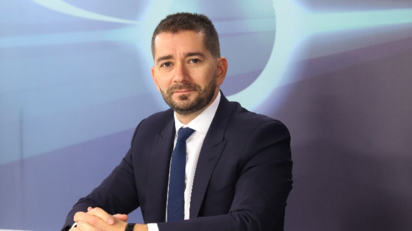 Слави Василев: Изборът между Борисов и Петков е трагичен
