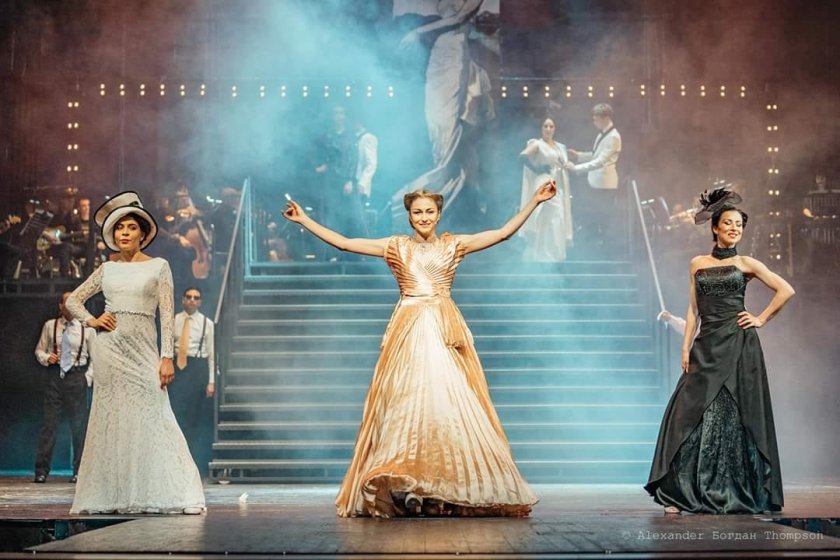 Керана и Стефан Вълдобрев като Евита и Че танцуват в Народния театър