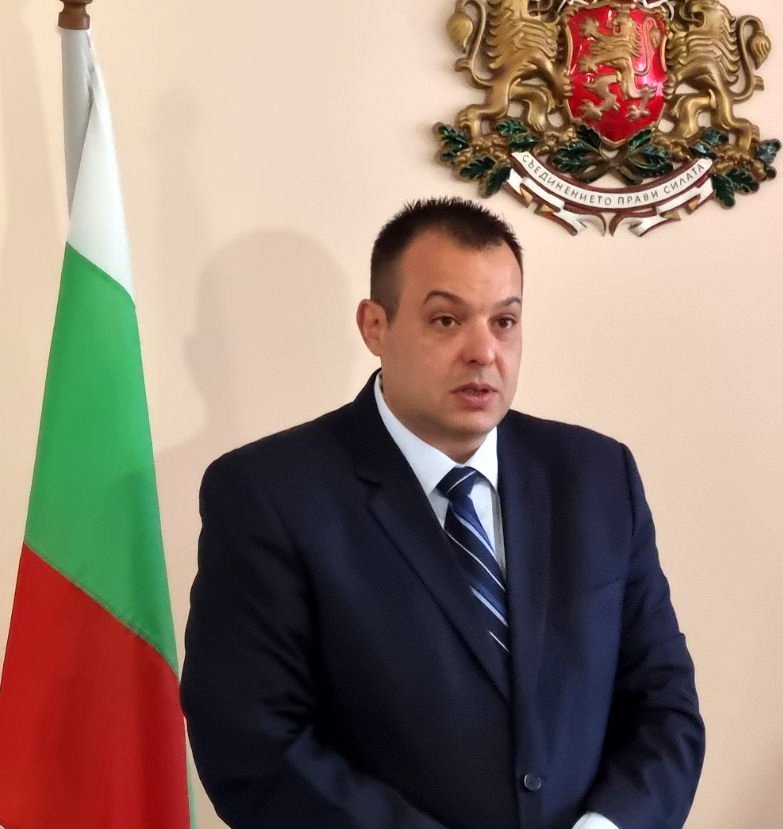 Областният на Пазарджик протестира срещу соларен парк