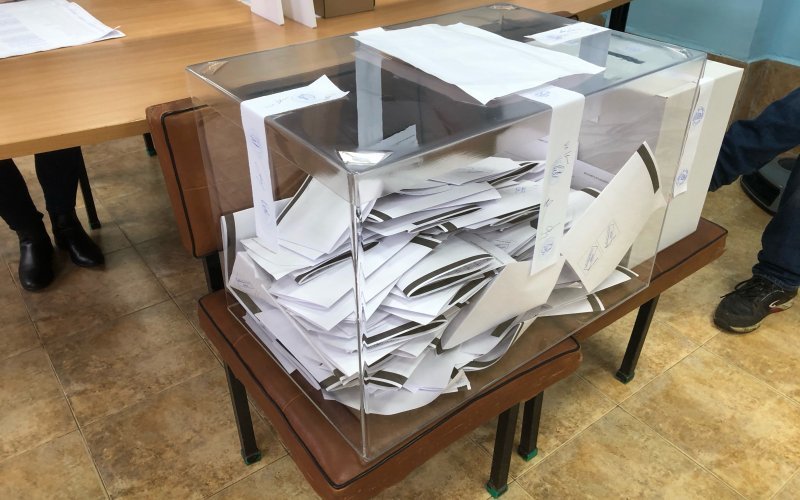 Председателят на подвижна секционна комисия в Кърджалийско е задържан след