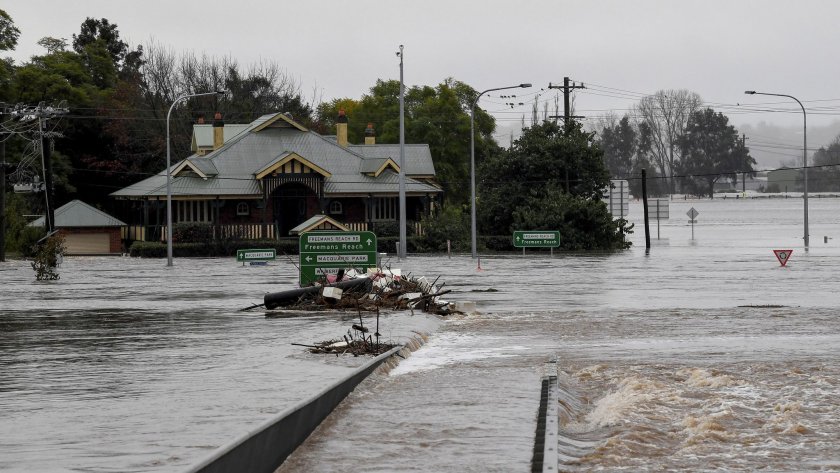 Пороен дъжд предизвика наводнение днес в Сидни, налагайки предприемане на