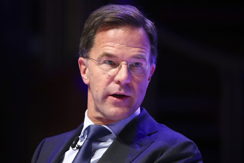 Правителството на нидерландския премиер Марк Рюте се изправя пред вот