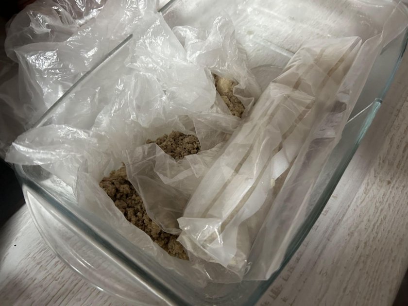 Удариха нарколаборатория за синтетична дрога в Поморие, жена и двама мъже са задържани (СНИМКИ)