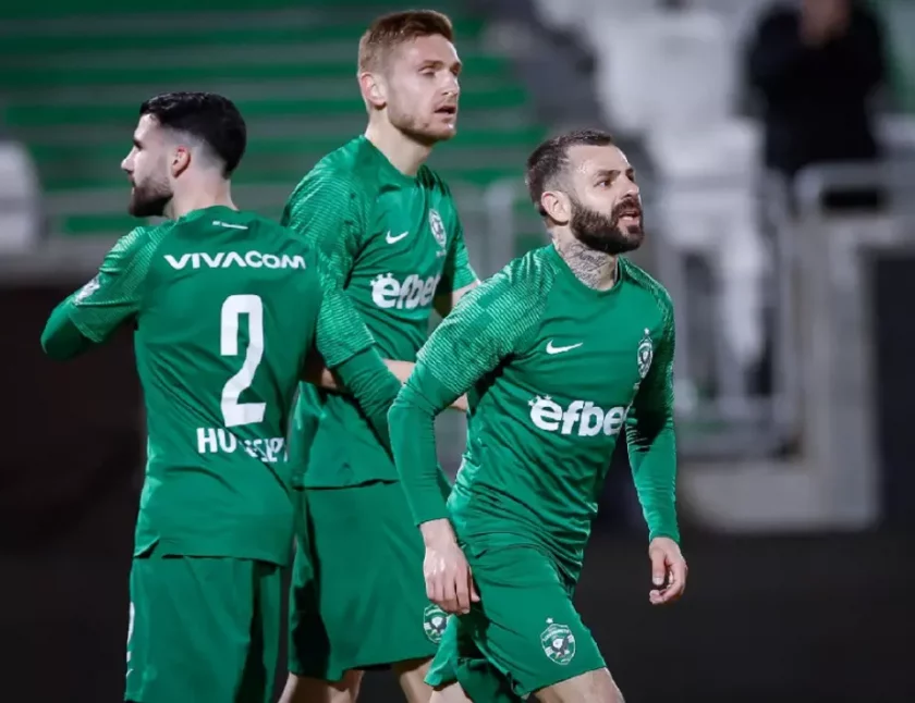 До 5 години екипите на футболните отбори, които са изцяло