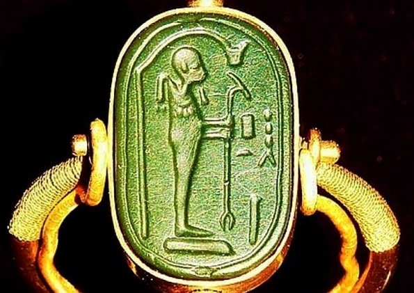 Тутанкамон имал извънземен пръстен