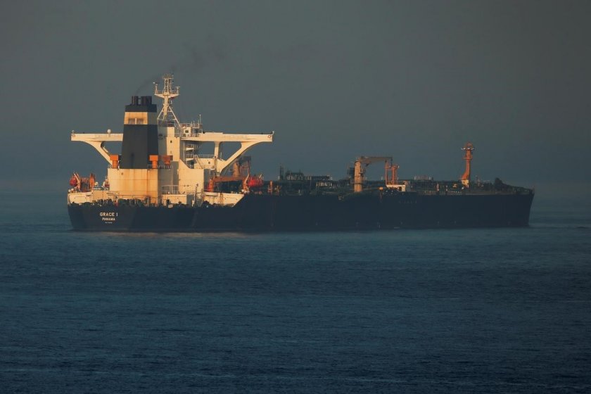Иран задържа кораб на ОАЕ в Персийския залив