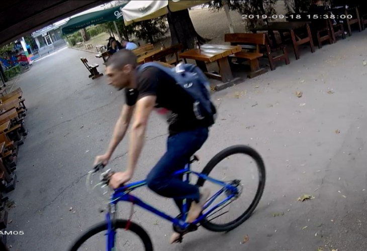 Супер нагла кражба на велосипед в центъра на София