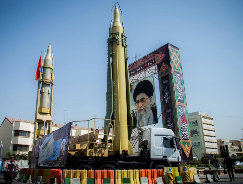 Иран плаши с "тотална война" при удар срещу Техеран