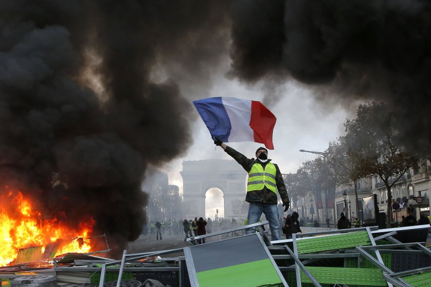Жълтите жилетки с нова атака в Париж