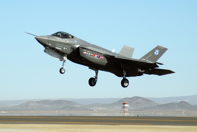 умъния ще закупи бойни самолети F-35, произведени в САЩ. Това