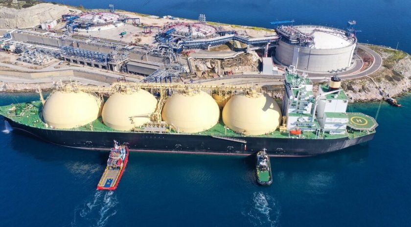 Първият танкер с втечнен газ за България е в Турция