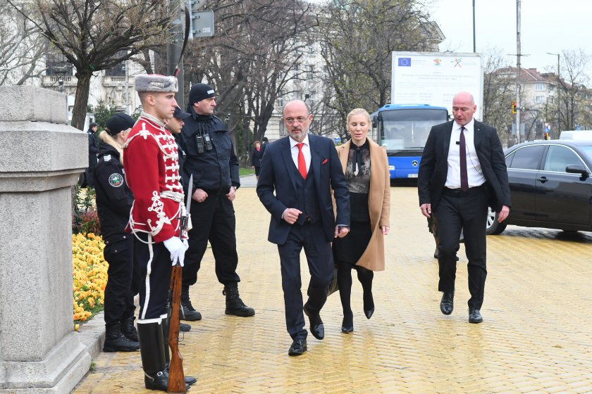 Здравният министър Асен Меджидиев се охранява от Националната служба за