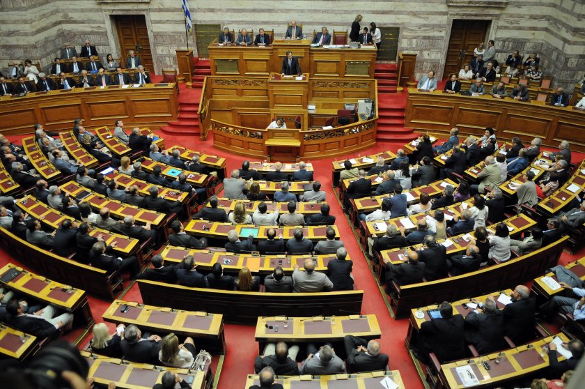Дълбоко недоверие към политическите институции в Гърция