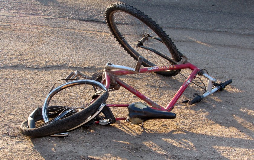 Шофьор блъсна велосипедист в Габрово и избяга, съобщиха от полицията.На