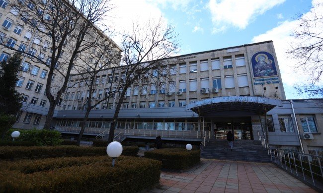 Стабилна е простреляната от мъжа си съпруга от Кокаляне