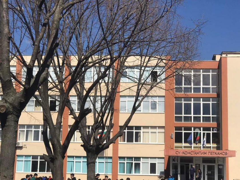 Училищните директори към МВР за инструкциите за бомбите: Невъзможно е да се прави претърсване от необучен персонал