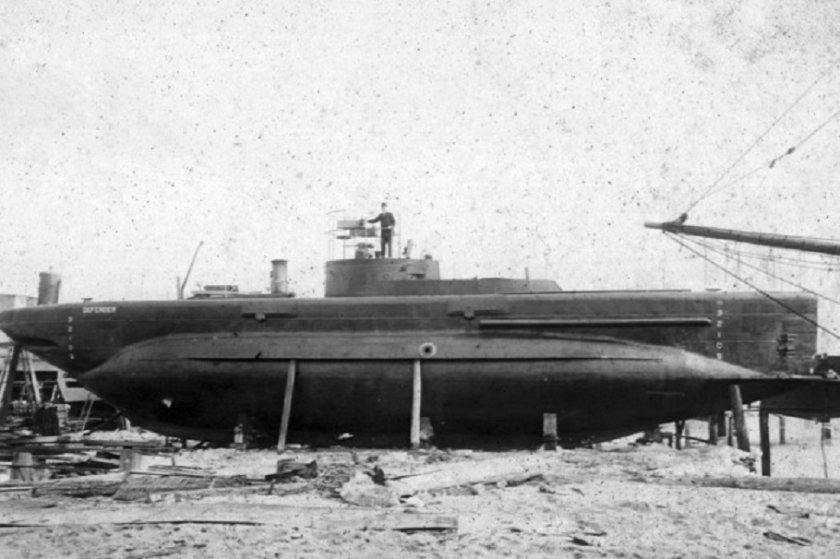 Подводница лъсна на дъното на Лонг Айлънд