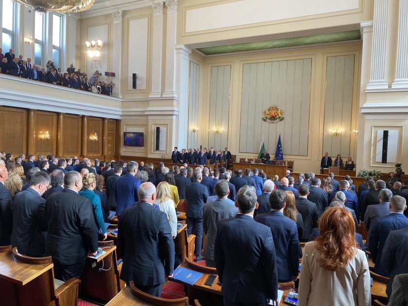 Втори ден депутатите търсят консенсус за председател на НС