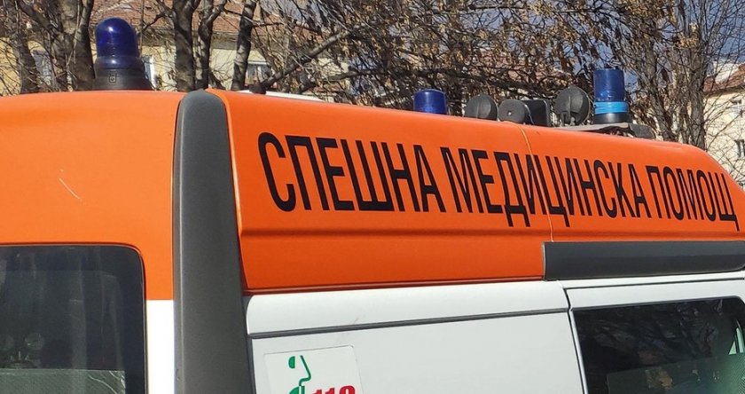 Жена е с опасност за живота, след като бе блъсната от каруца