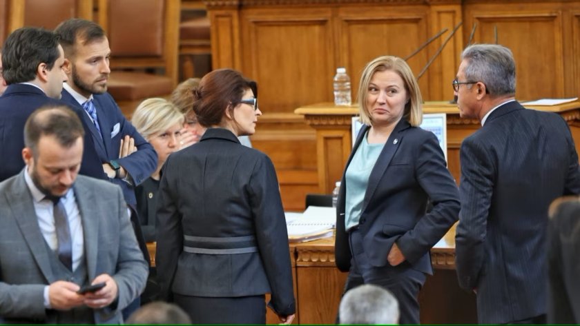 Три часа са продължили разговорите между ГЕРБ-СДС и ПП-ДБ в