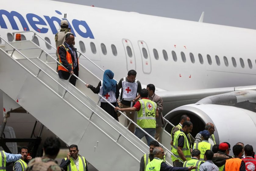 Самолет с йеменски бунтовници отпътува от Саудитска Арабия за Сана,