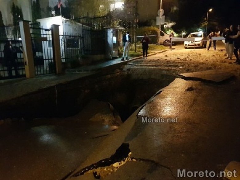 Спукан магистрален водопровод наводни Варна